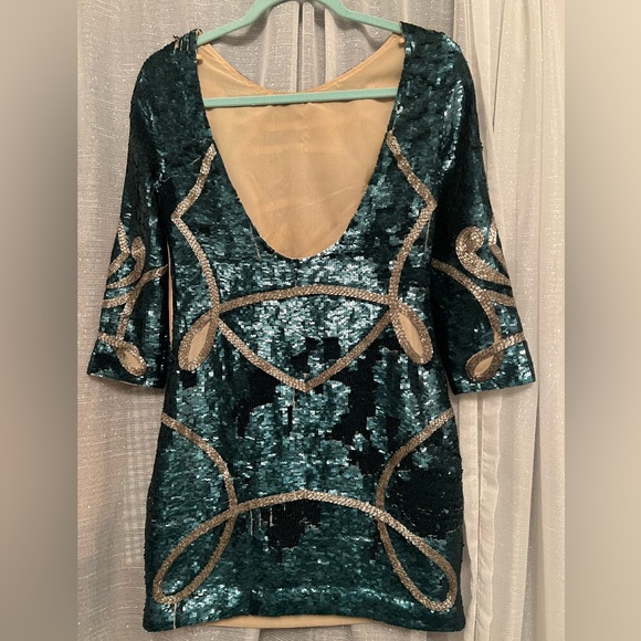 Needle & Thread Contour ornate long sleeve dress in Green sequins - Picture 8 of 10